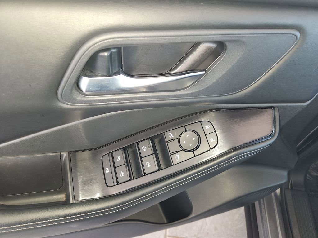 Used 2025 Nissan Rogue SV image 28