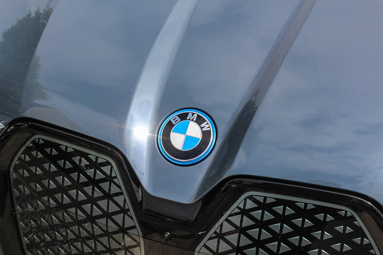 Used 2024 BMW iX xDrive50 w/ Sport Package AWD/4WD image 11