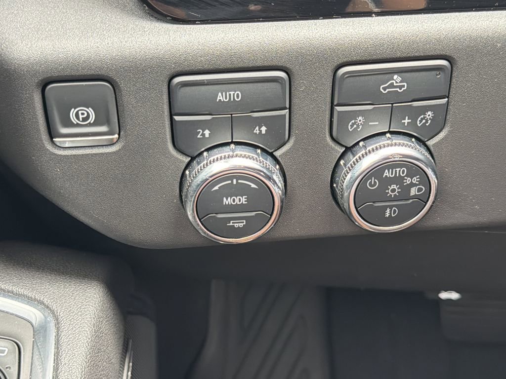Used 2025 GMC Sierra 1500 Elevation w/ Preferred Package AWD/4WD image 11