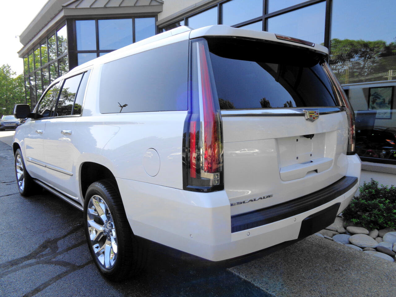 Used 2019 Cadillac Escalade ESV Platinum image 7