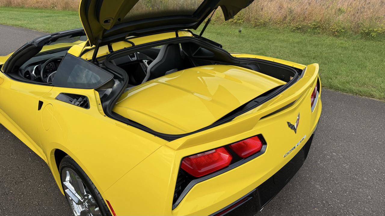 Used 2016 Chevrolet Corvette Stingray Coupe RWD image 14