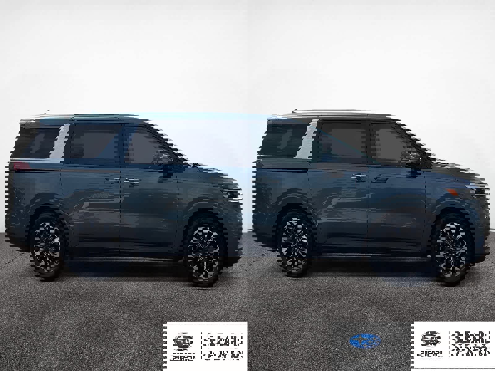 Used 2024 Kia Carnival EX image 4