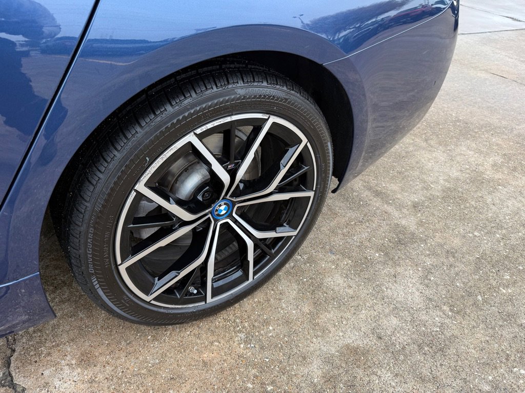 Used 2022 BMW 530e w/ Premium Package image 18