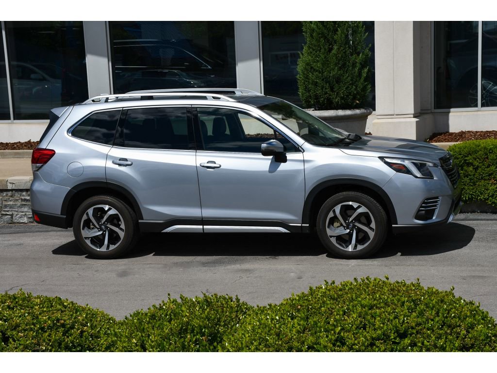 Used 2023 Subaru Forester Touring AWD/4WD image 3