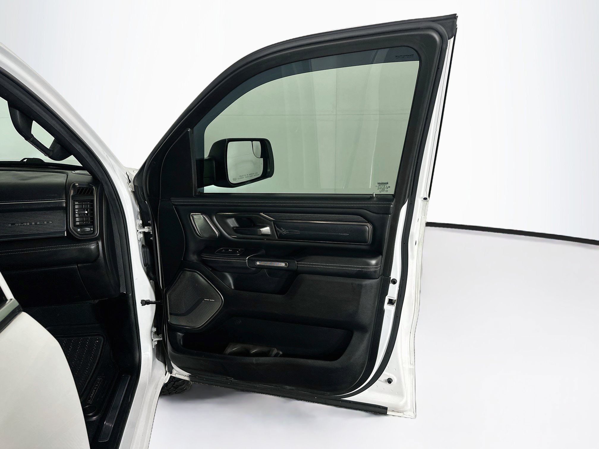 Used 2019 RAM 1500 Limited RWD image 31