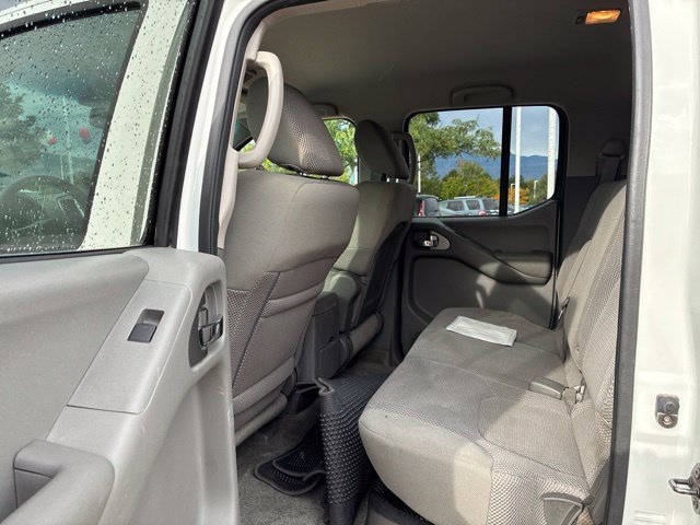 Used 2013 Nissan Frontier SV w/ SV Value Truck Pkg AWD/4WD image 21