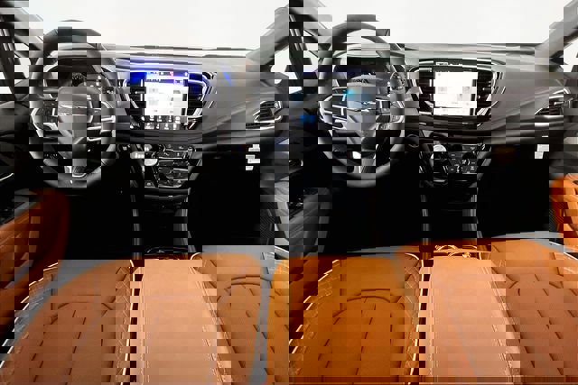 New 2026 Chrysler Pacifica Pinnacle w/ Trailer Tow Group image 6