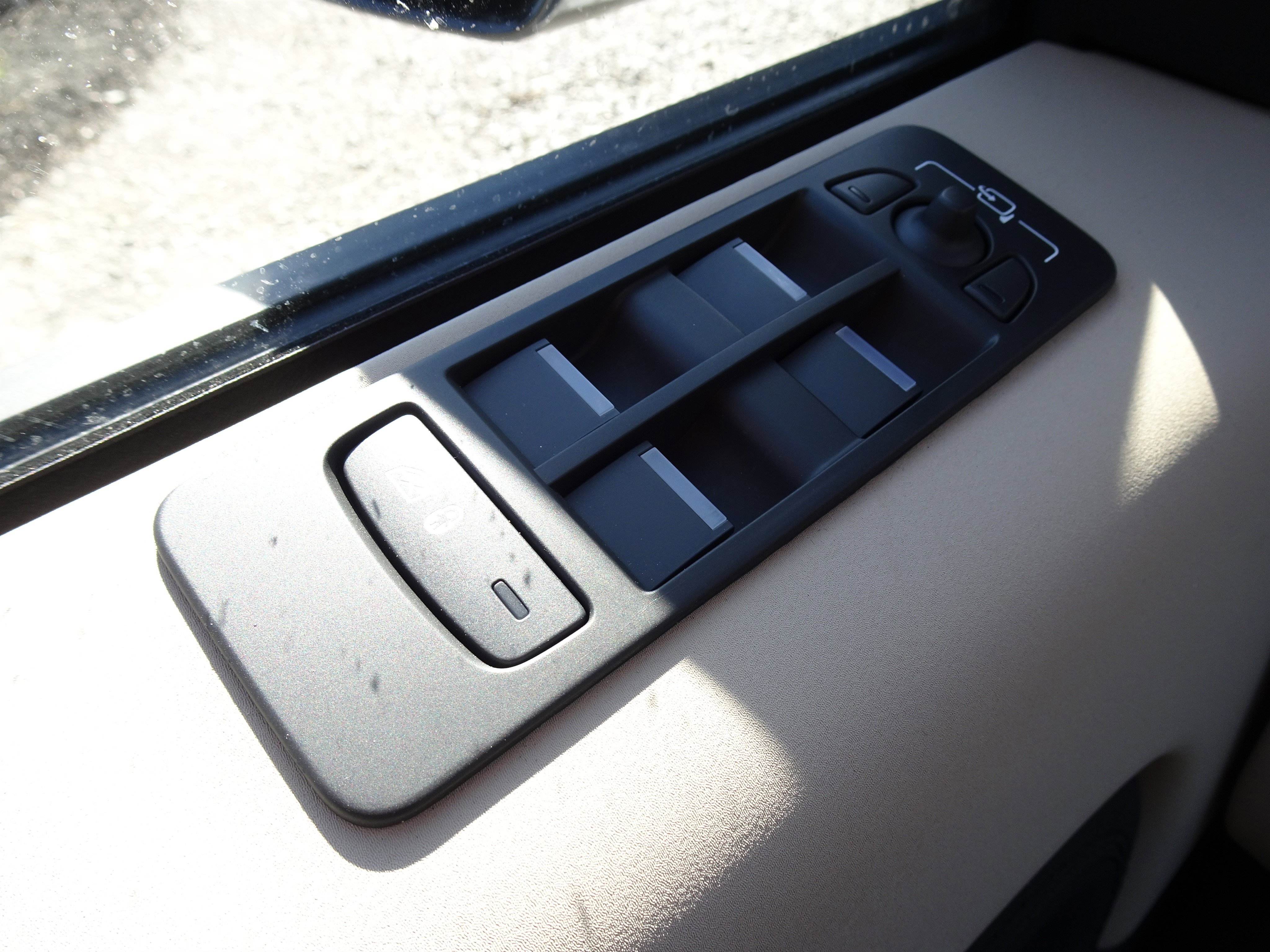 New 2025 Land Rover Discovery Sport S image 25