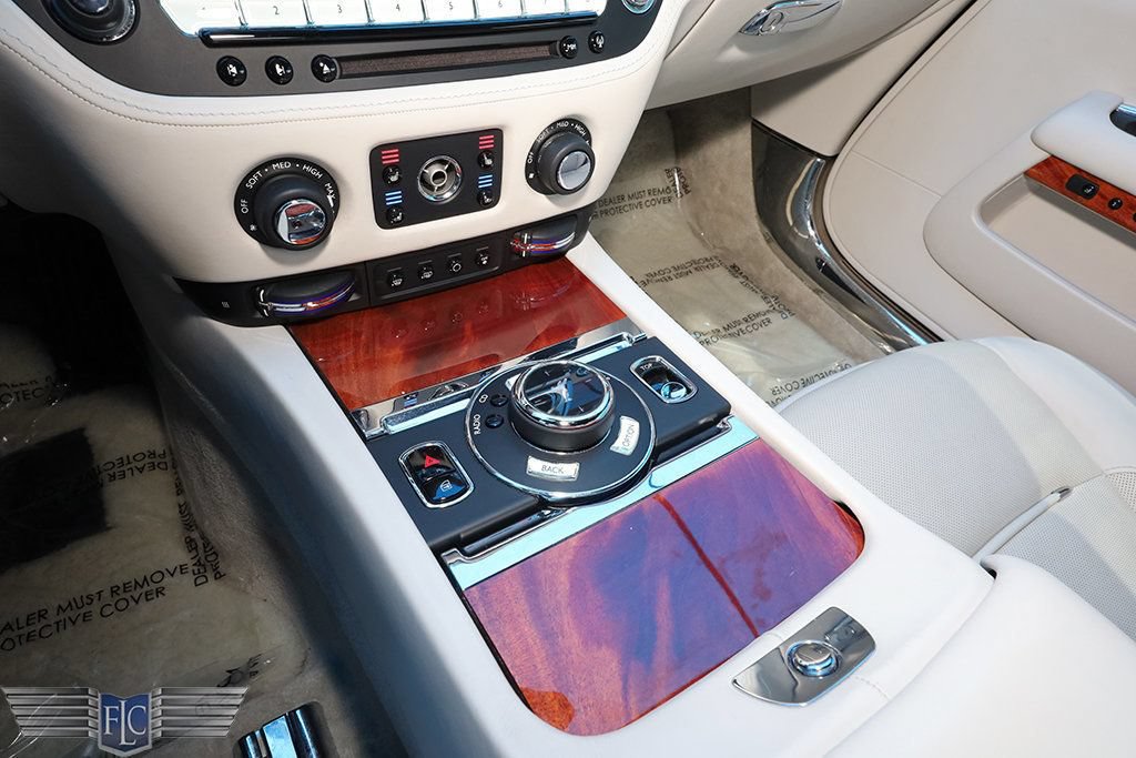 Used 2016 Rolls-Royce Dawn RWD image 31