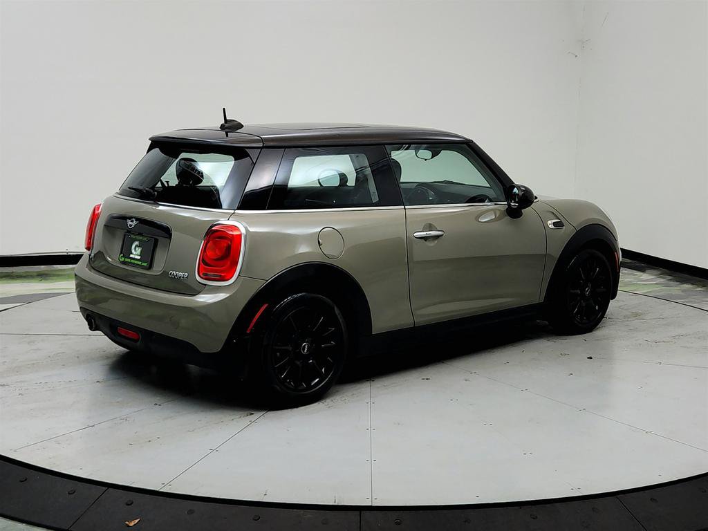 Used 2019 MINI Cooper 2-Door Hardtop w/ Signature Upholstery Package FWD image 4
