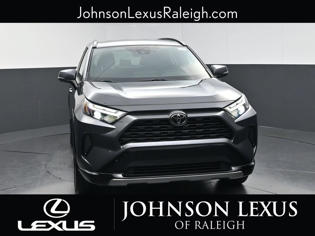 Used 2025 Toyota RAV4 SE AWD/4WD image 4
