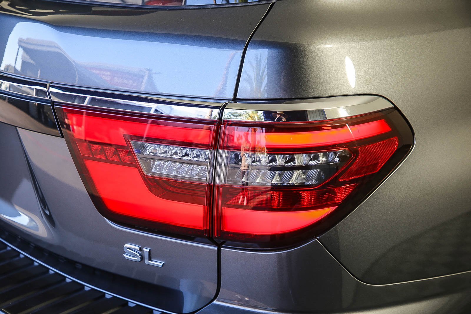 Used 2023 Nissan Armada SL w/ Captain's Chairs Package image 7