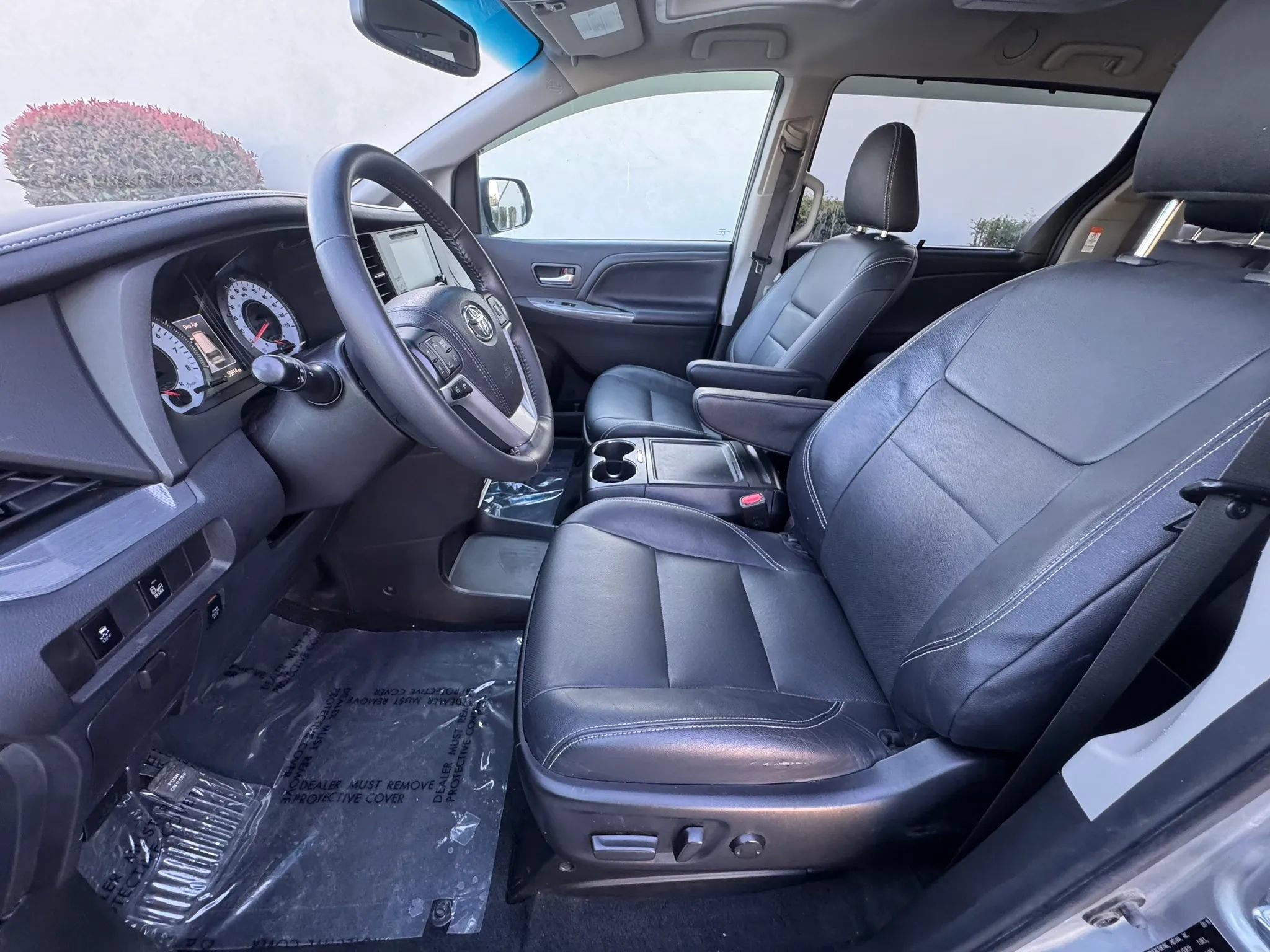 Used 2017 Toyota Sienna SE FWD image 11