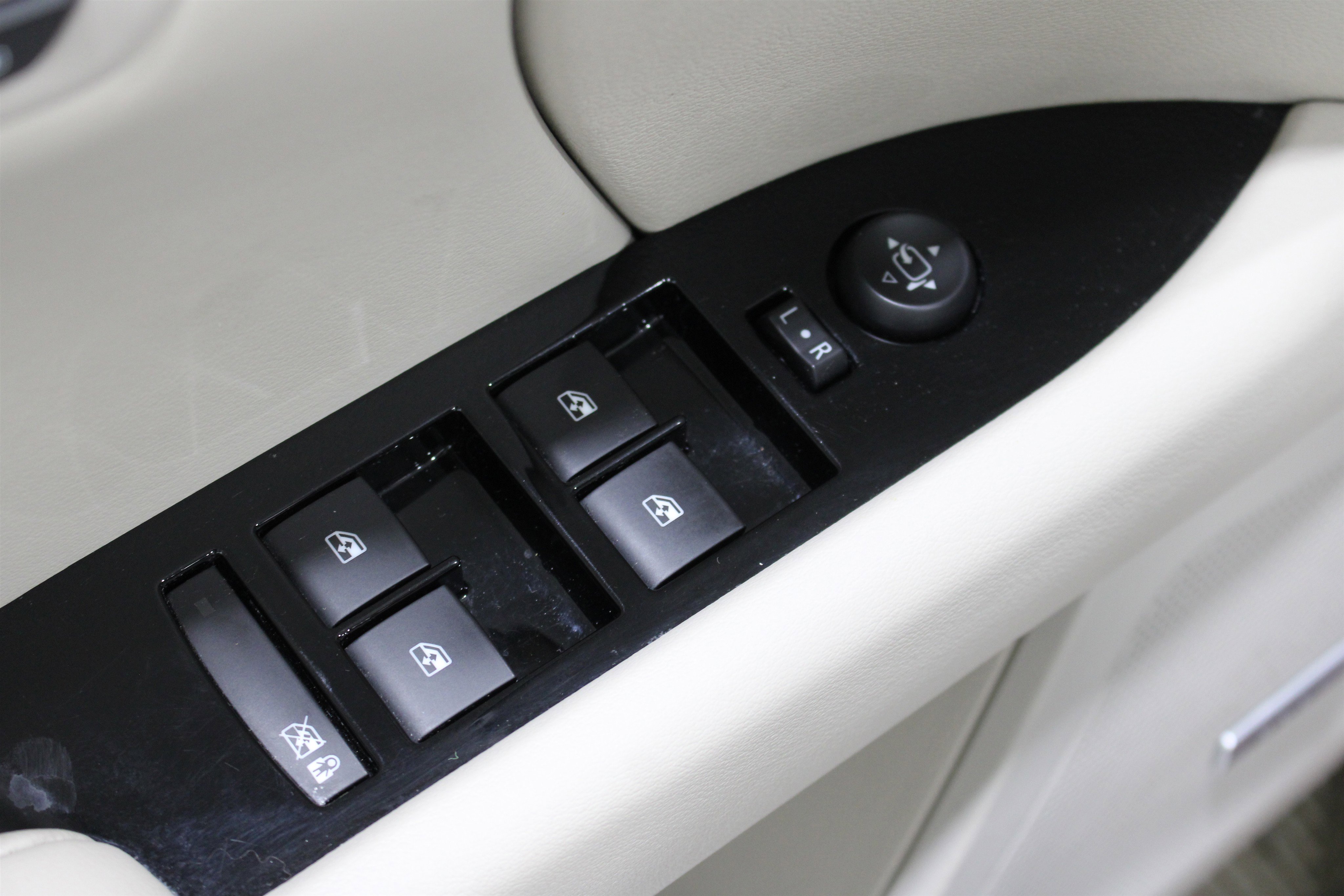 Used 2016 Cadillac XTS Luxury w/ Driver Awareness Package image 7