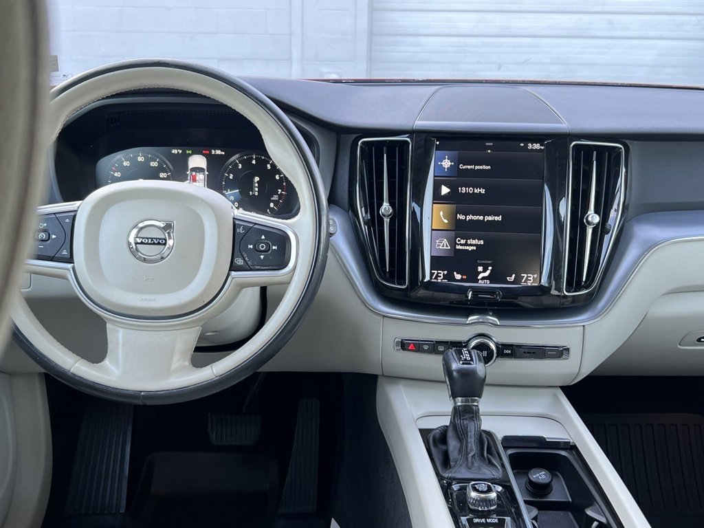 Used 2018 Volvo XC60 T5 Momentum w/ Convenience Package image 10