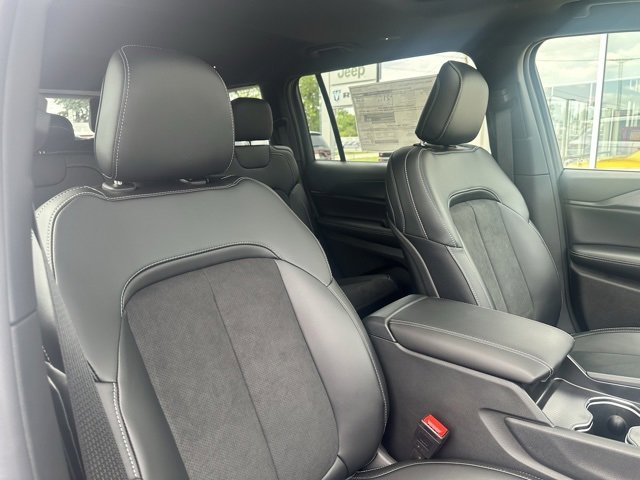 New 2025 Jeep Grand Cherokee L Altitude image 13
