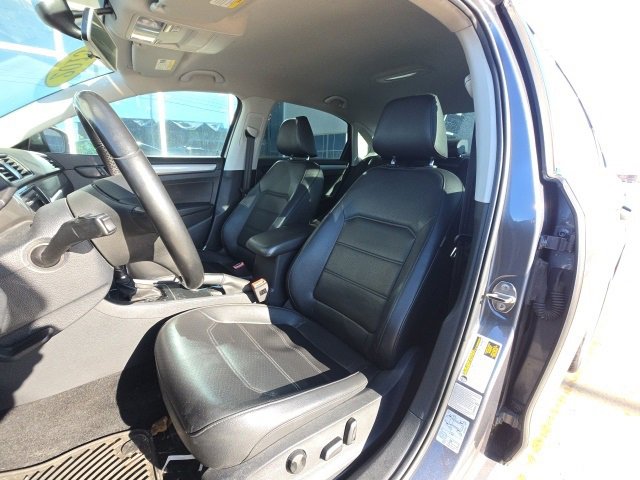 Used 2015 Volkswagen Passat 1.8T Limited Edition image 3