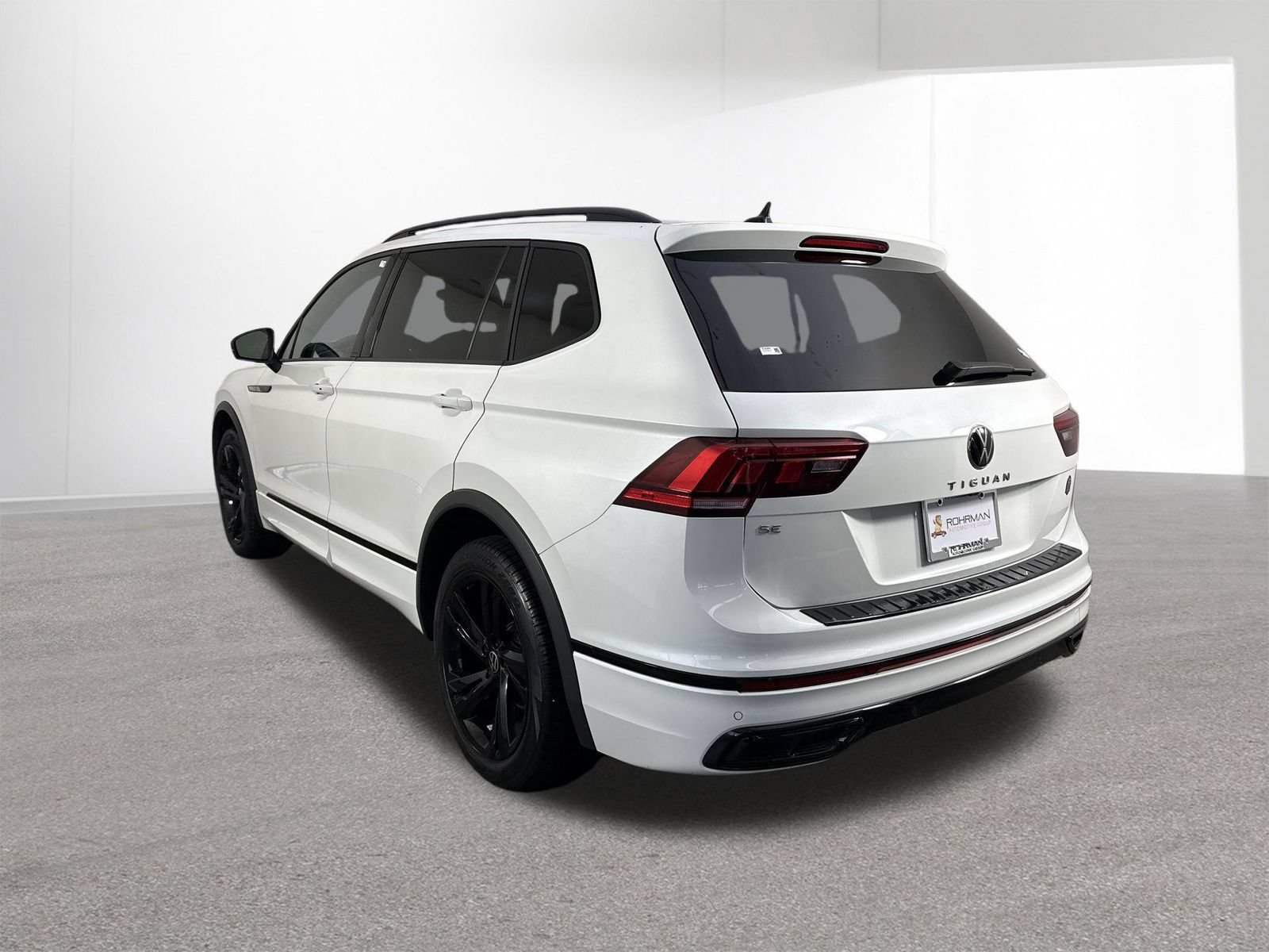 Used 2023 Volkswagen Tiguan SE R-Line FWD image 33