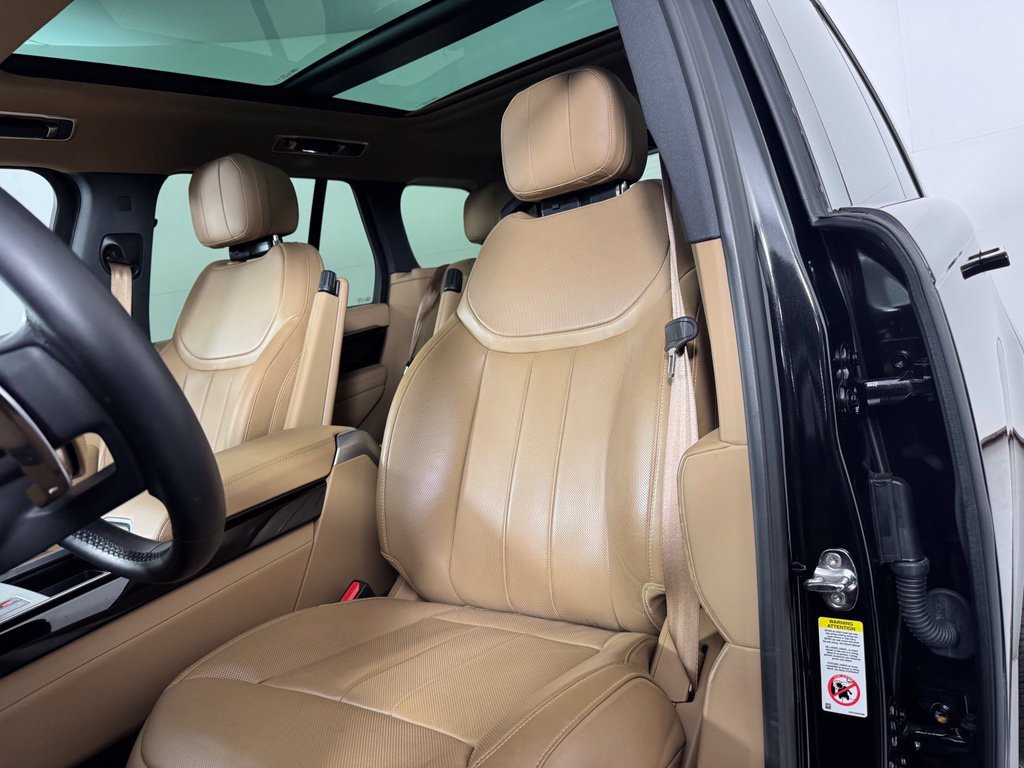 Used 2025 Land Rover Range Rover SE AWD/4WD image 14
