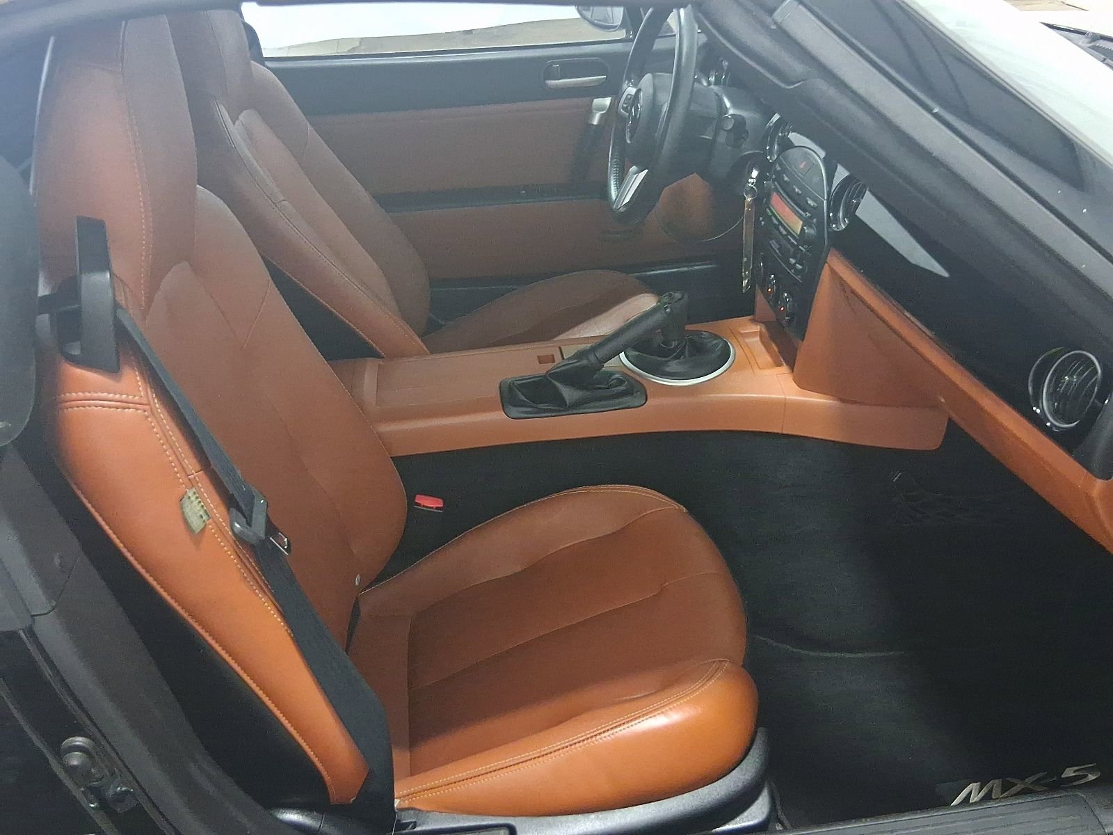 Used 2006 MAZDA MX-5 Miata Grand Touring RWD image 15