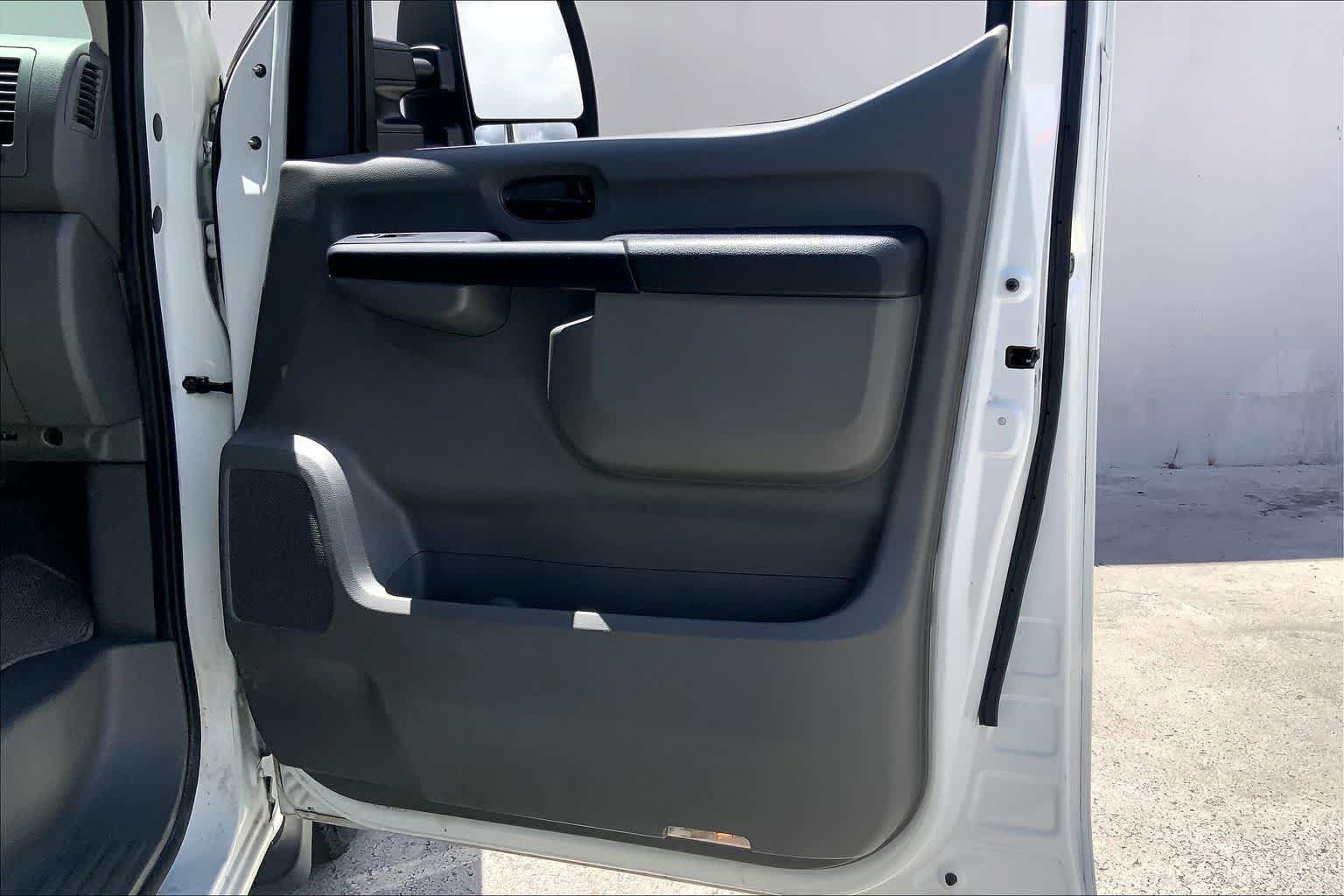 Used 2016 Nissan NV 3500 SV RWD image 27
