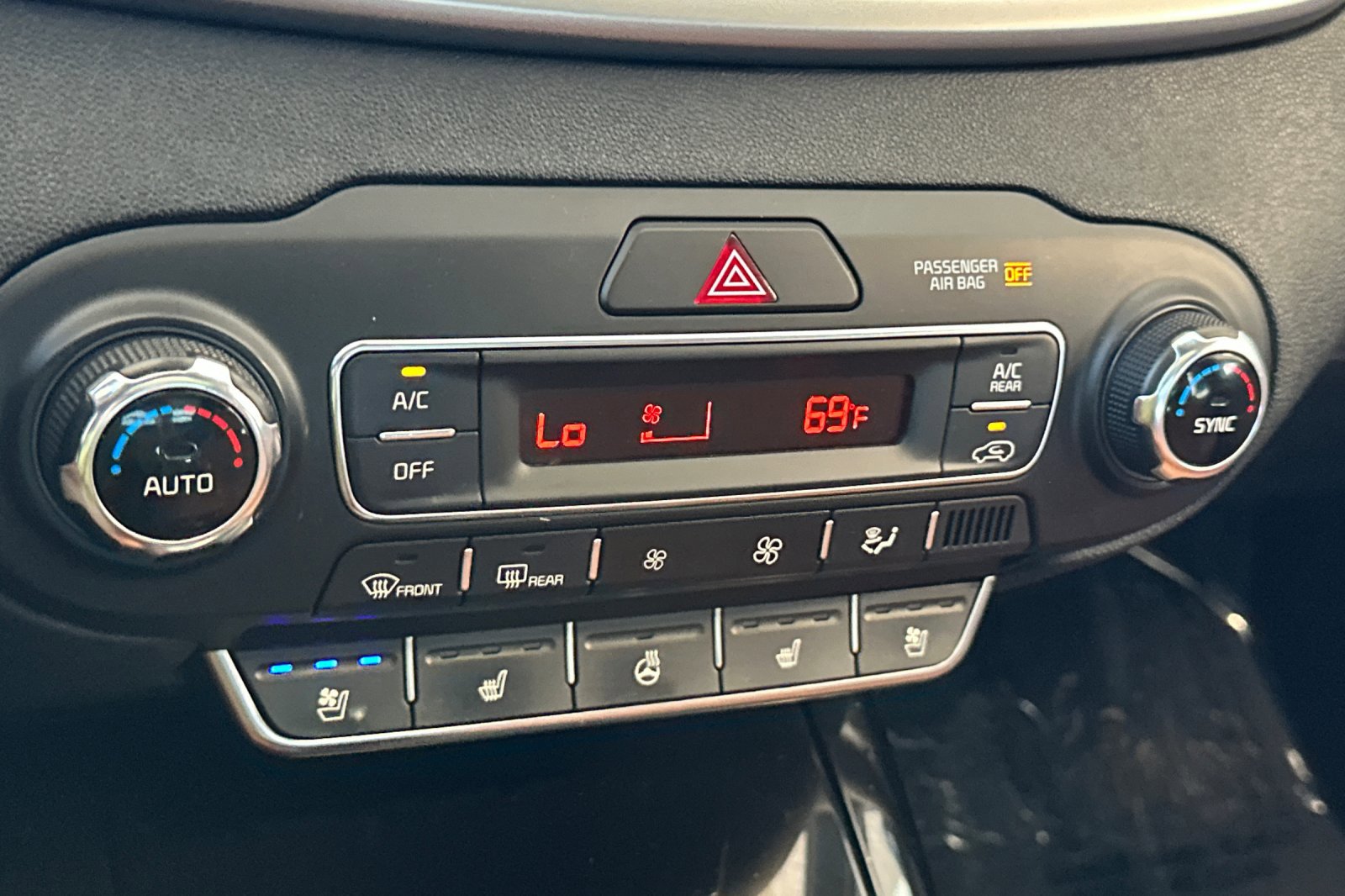 Used 2019 Kia Sorento SX image 22