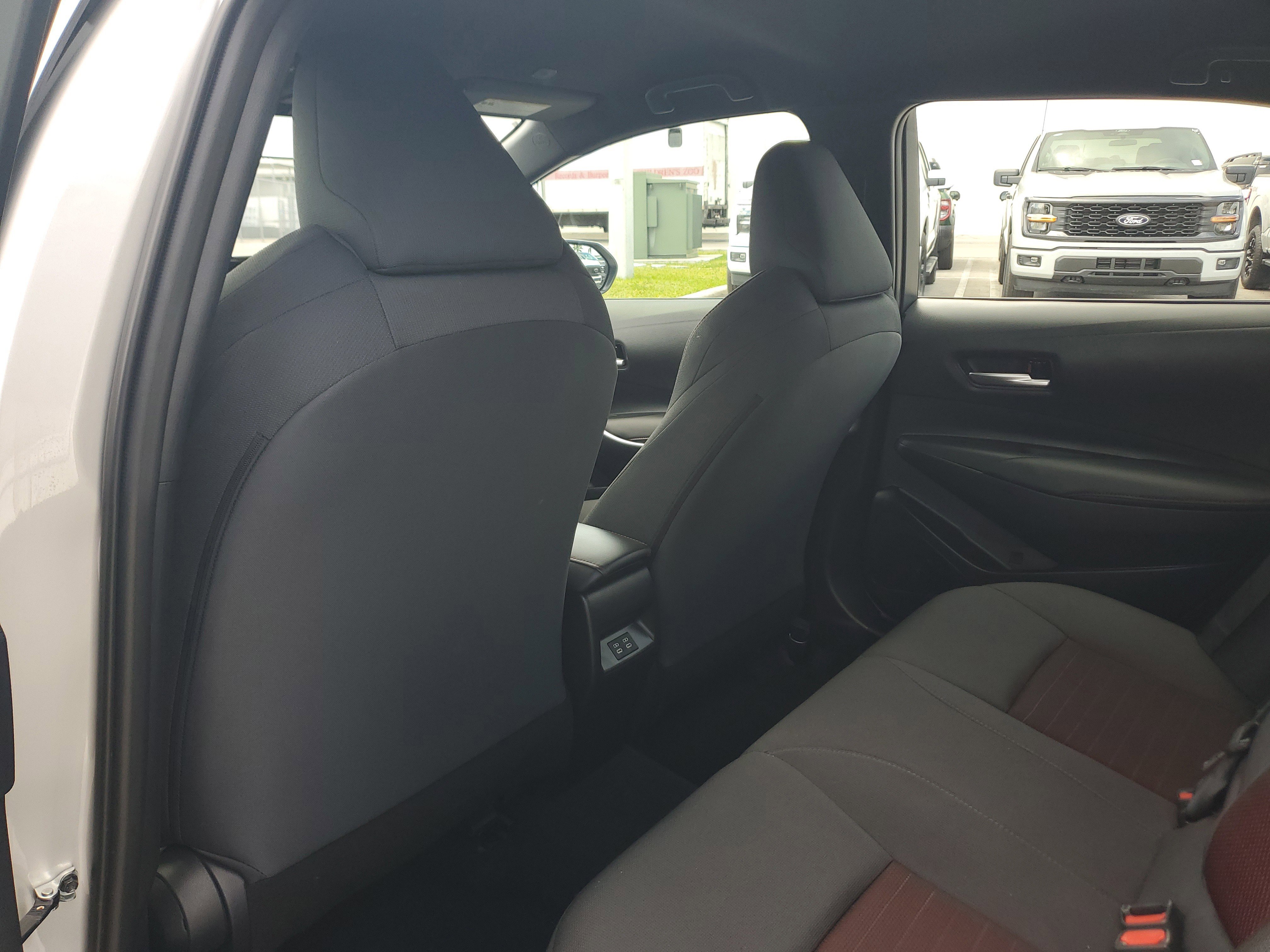 Used 2025 Toyota Corolla SE image 13