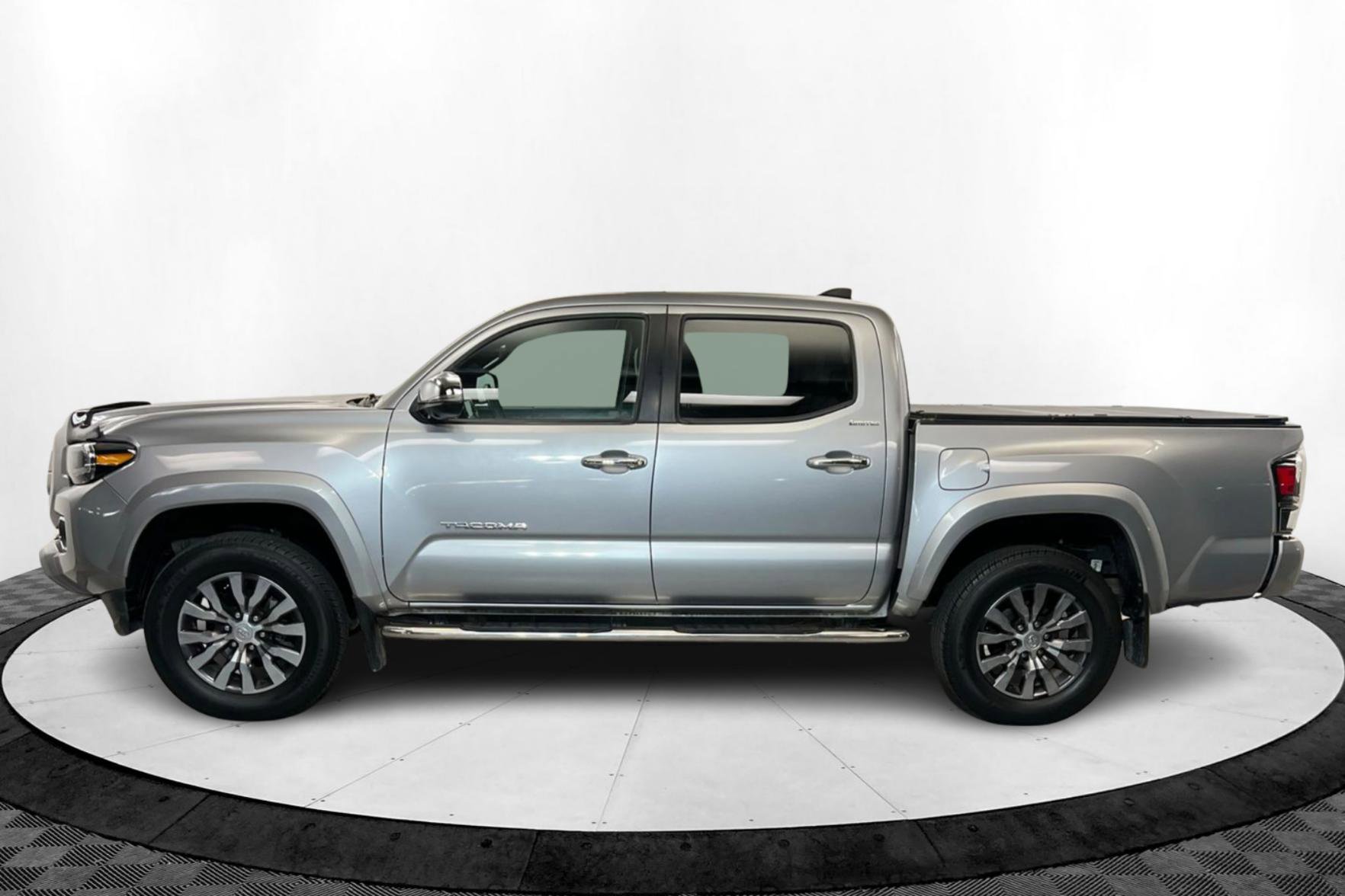 Used 2021 Toyota Tacoma Limited image 2