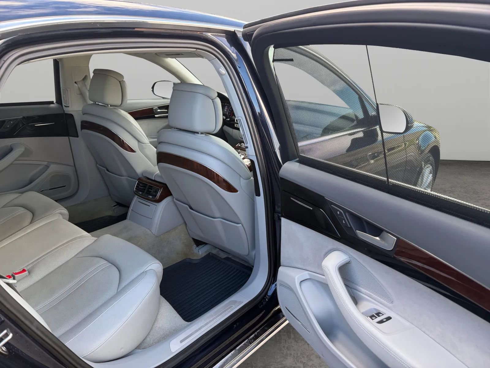 Used 2012 Audi A8 L 4.2 image 15