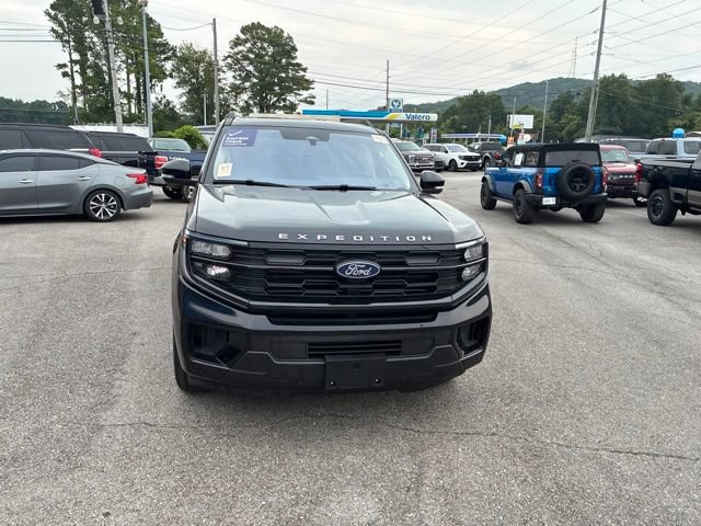 Used 2025 Ford Expedition Active AWD/4WD image 4