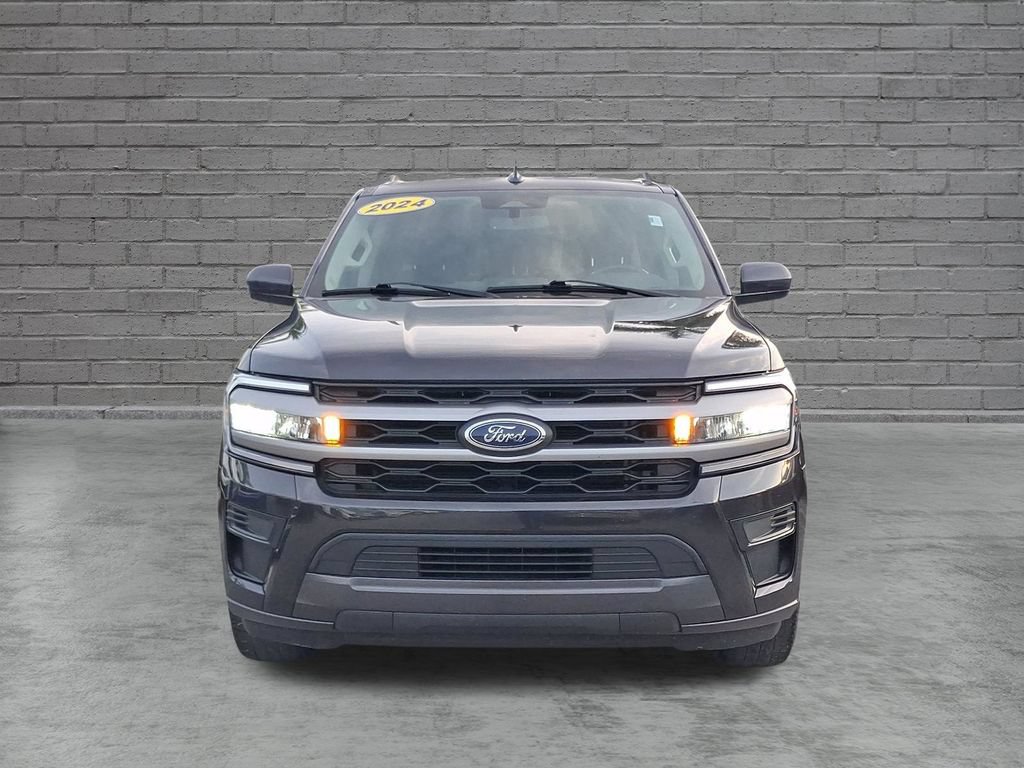 Used 2024 Ford Expedition Max XLT RWD image 2