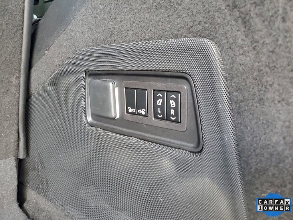 Used 2023 Cadillac Escalade Premium Luxury image 10