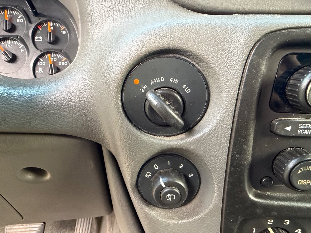Used 2004 Chevrolet TrailBlazer LS w/ LS Preferred Equipment Group AWD/4WD image 16