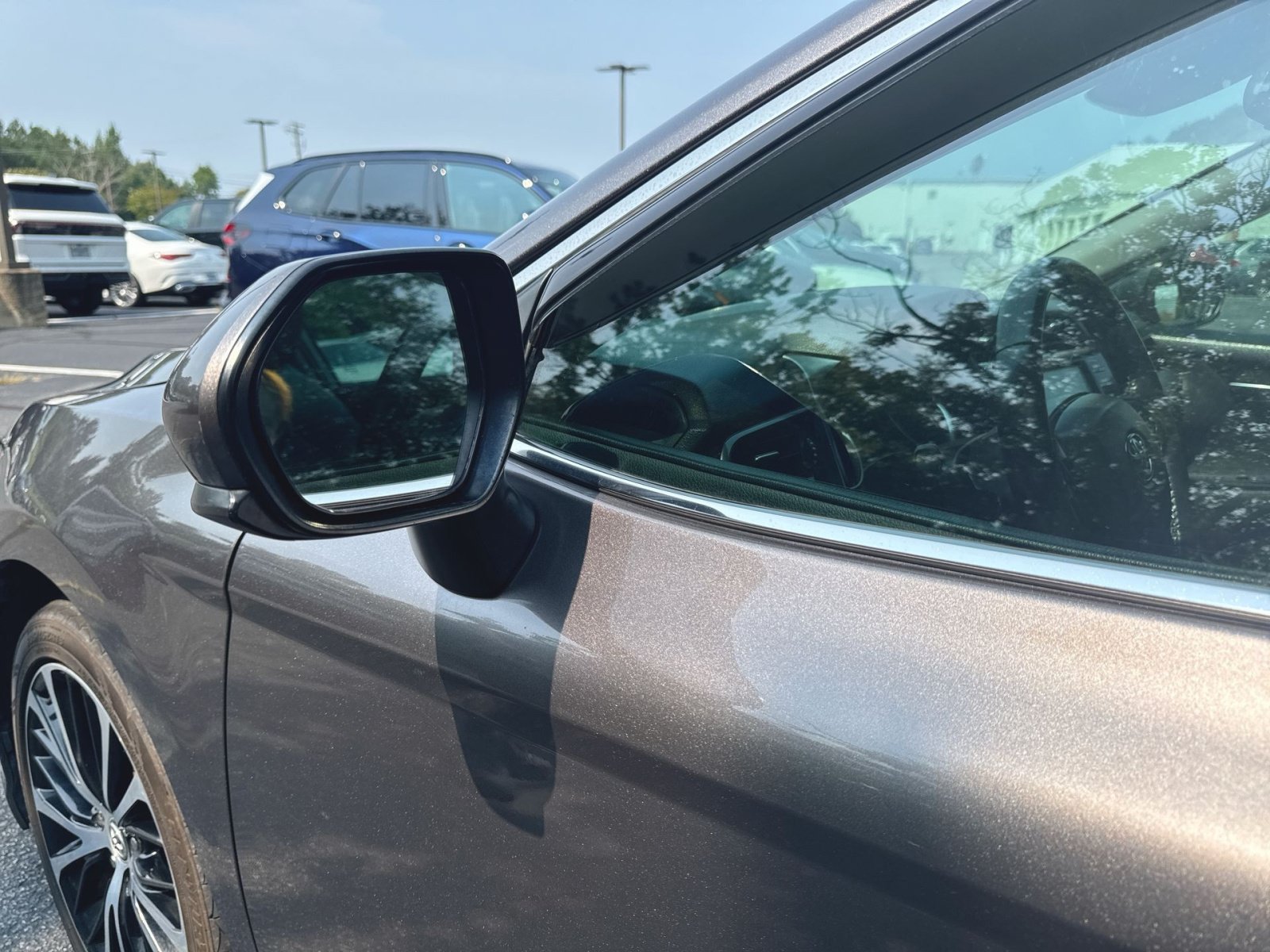 Used 2019 Toyota Camry SE FWD image 6