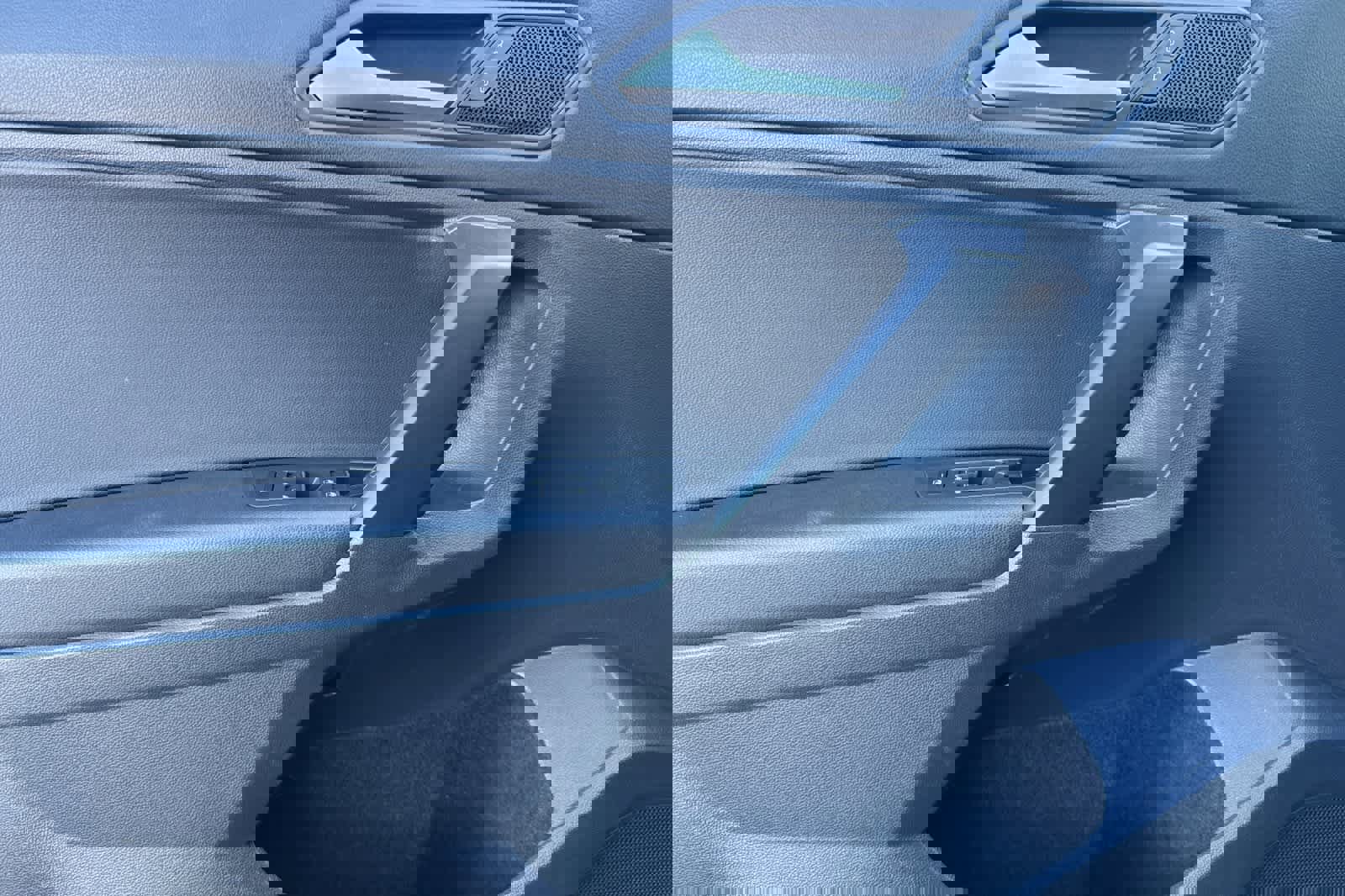 Used 2021 Volkswagen Tiguan SE image 12