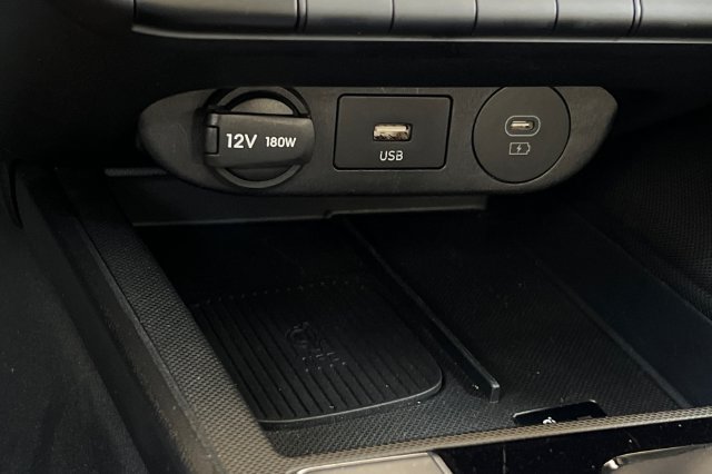 Used 2025 Hyundai Elantra Limited FWD image 36