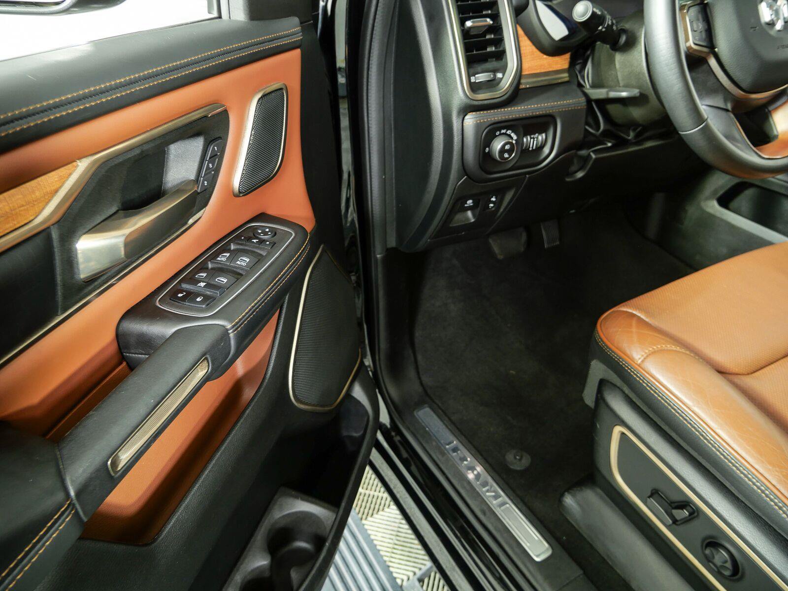 Used 2023 RAM 1500 Limited AWD/4WD image 7