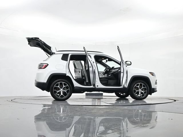 Used 2024 Jeep Compass Latitude AWD/4WD image 53