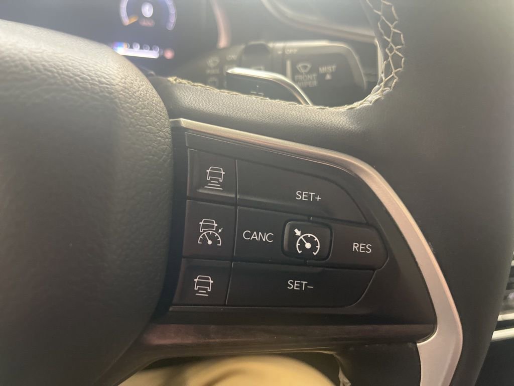 Used 2023 Jeep Grand Cherokee L Limited w/ Rear Seat Video Group I image 21