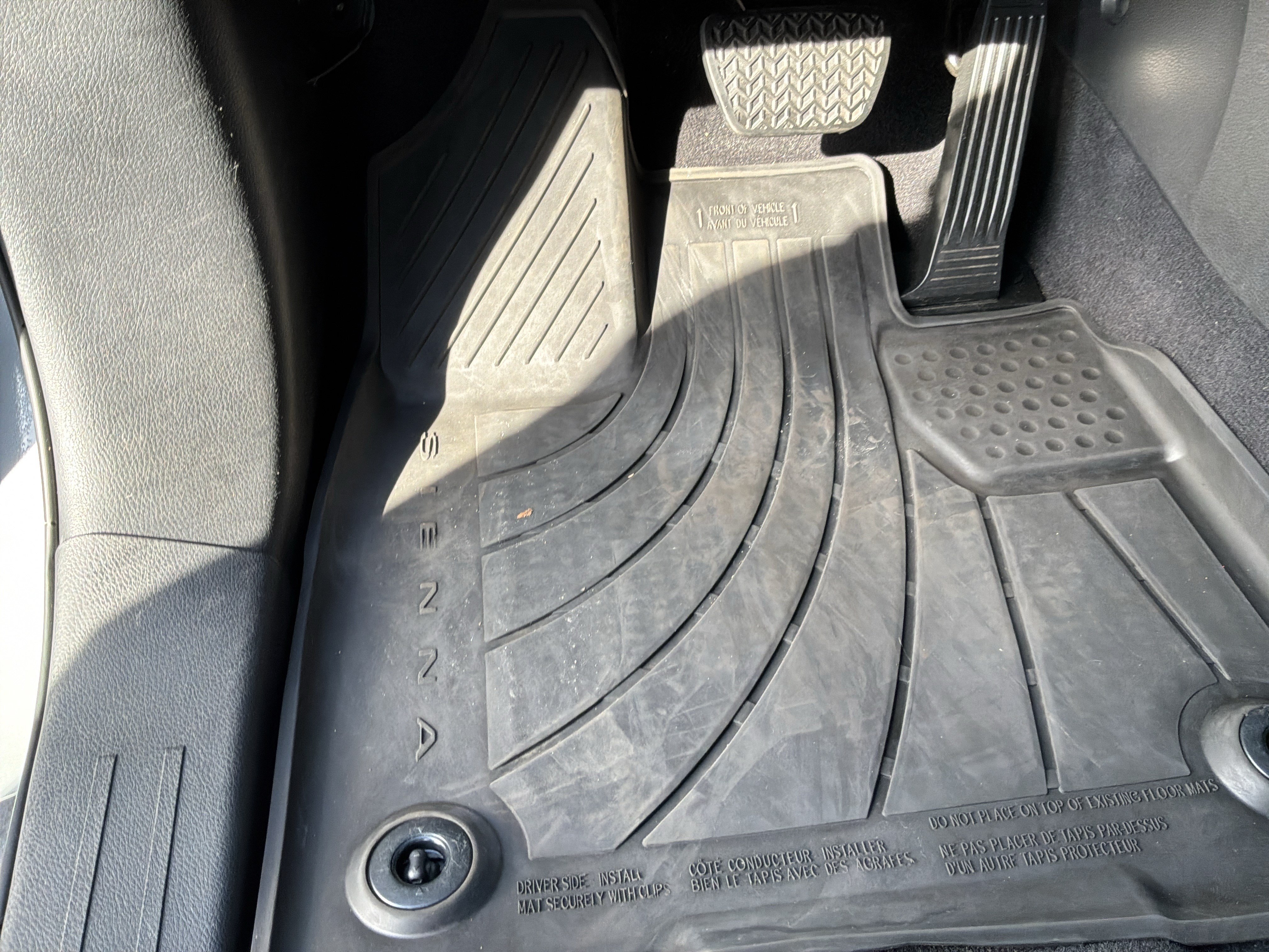 Used 2023 Toyota Sienna XSE FWD image 17