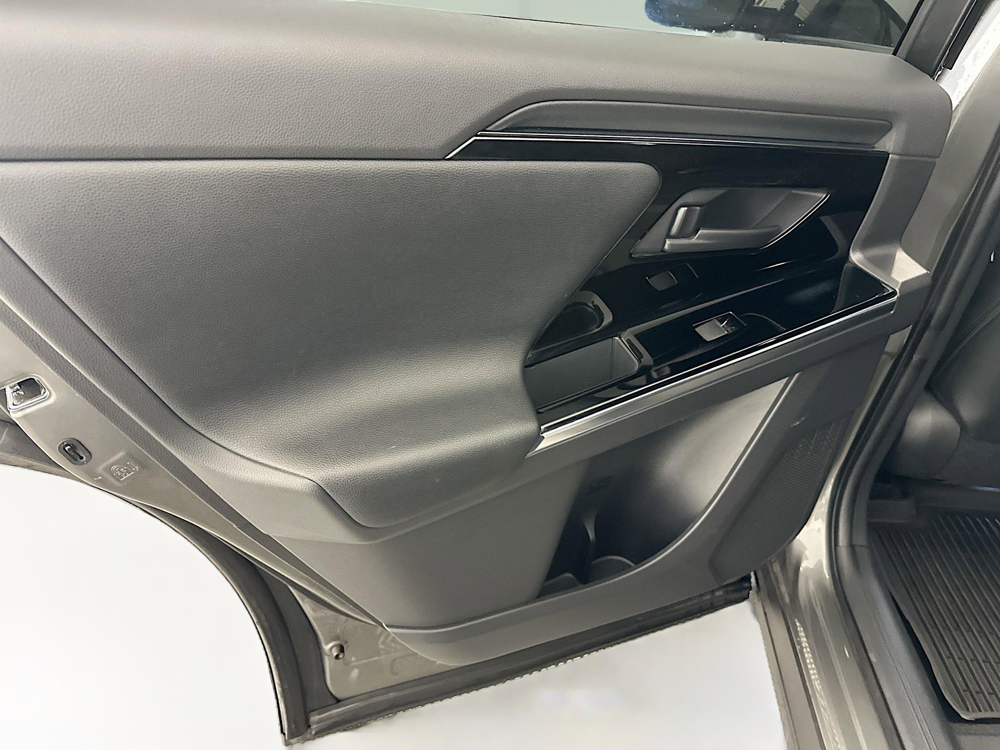 Used 2023 Toyota bZ4X Limited w/ Weather Package AWD/4WD image 28