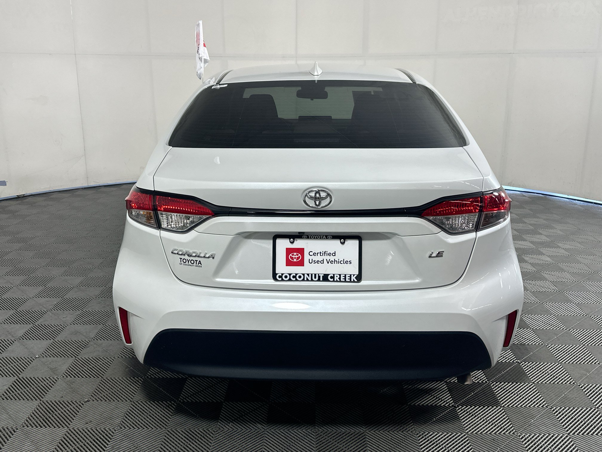 Certified 2025 Toyota Corolla LE FWD image 4