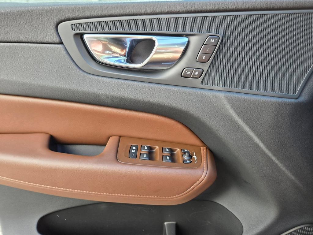 Certified 2023 Volvo XC60 B5 Plus w/ Climate Package AWD/4WD image 23