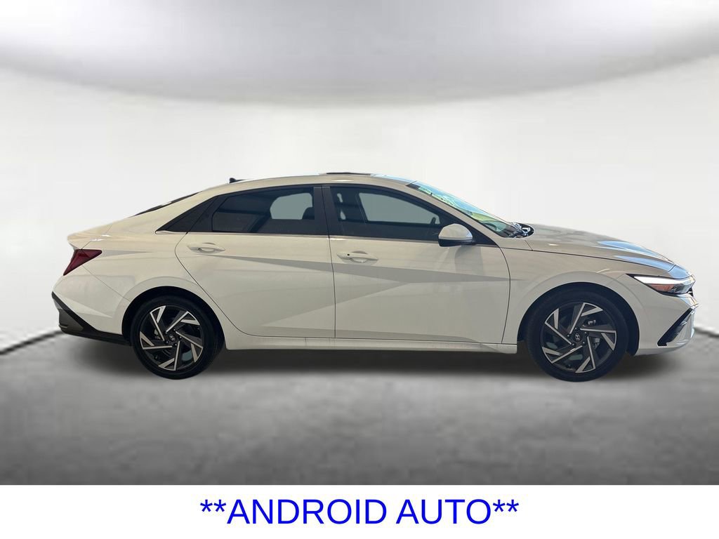 Used 2025 Hyundai Elantra SEL FWD image 7