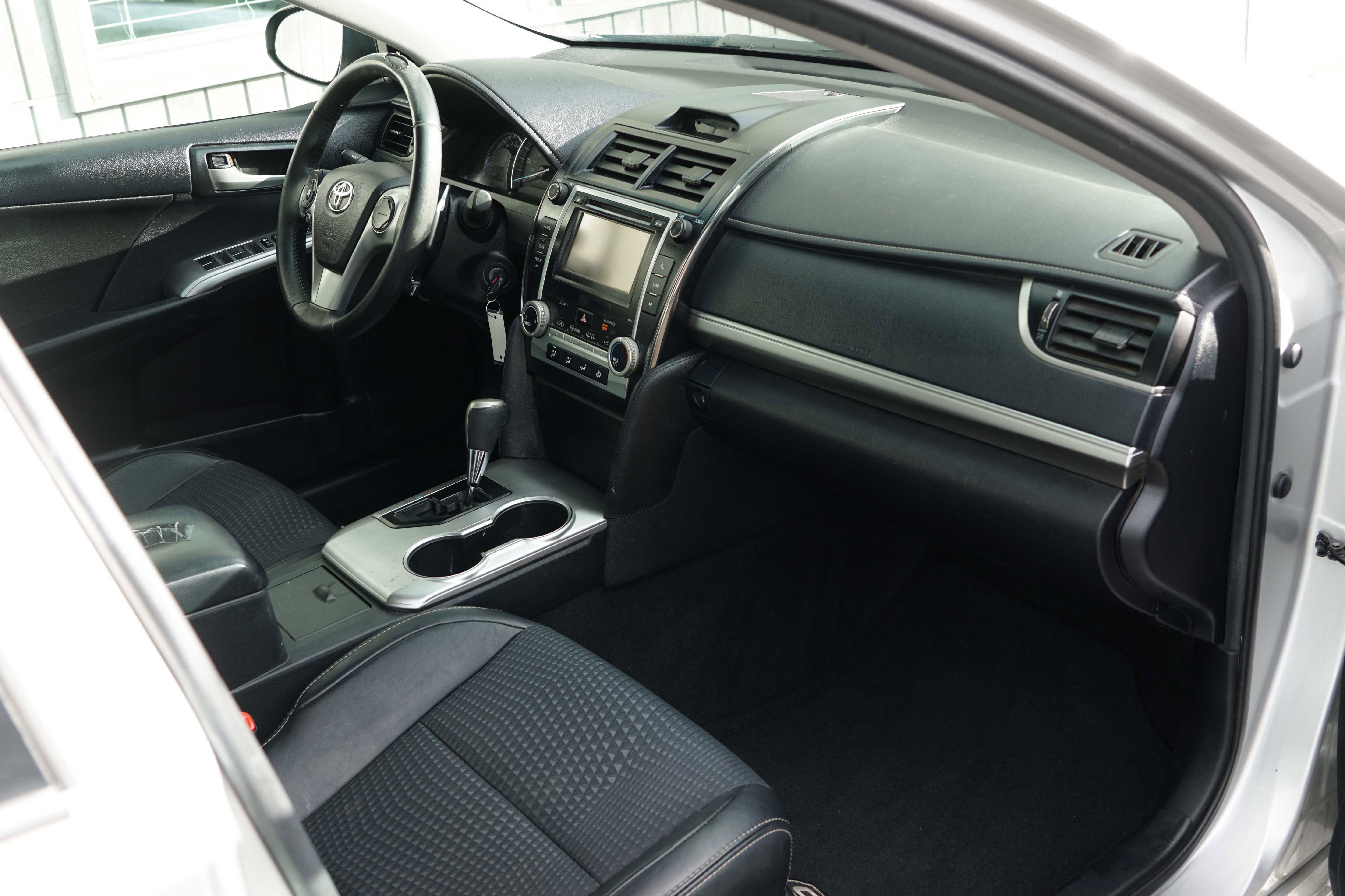 Used 2014 Toyota Camry SE image 33