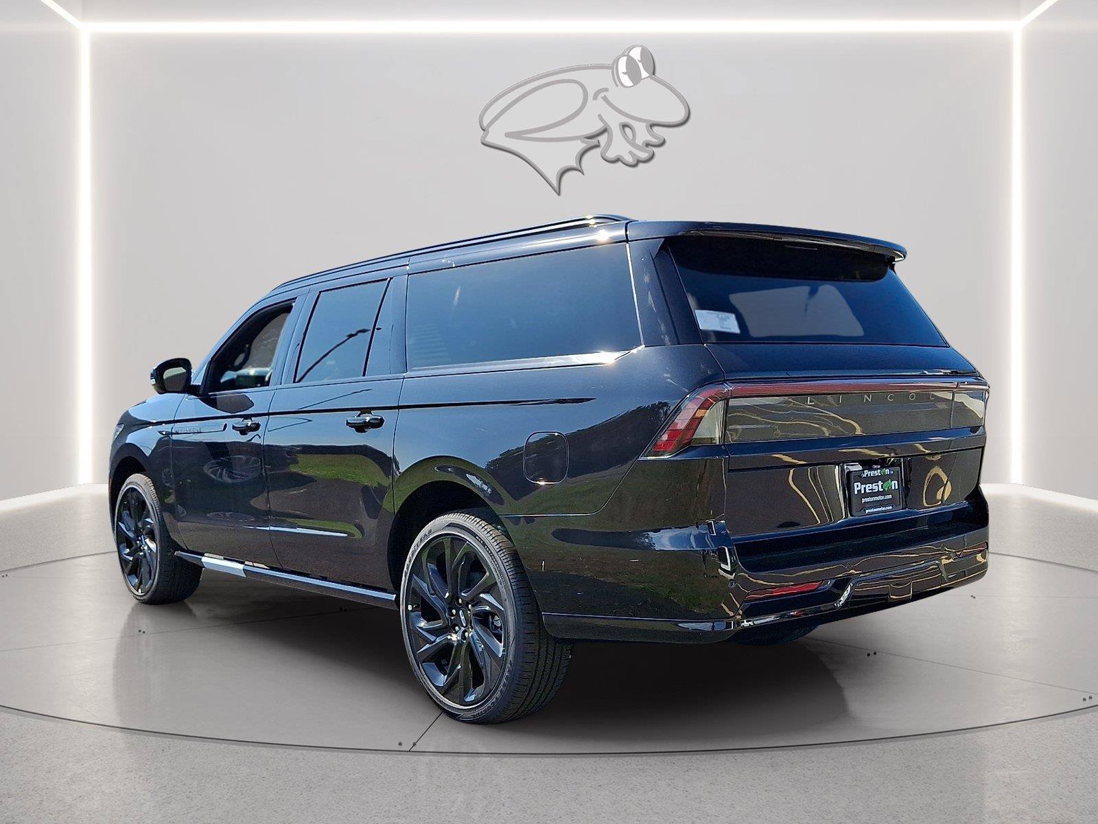 New 2027 Lincoln Navigator L Reserve w/ Jet Appearance Package AWD/4WD image 2
