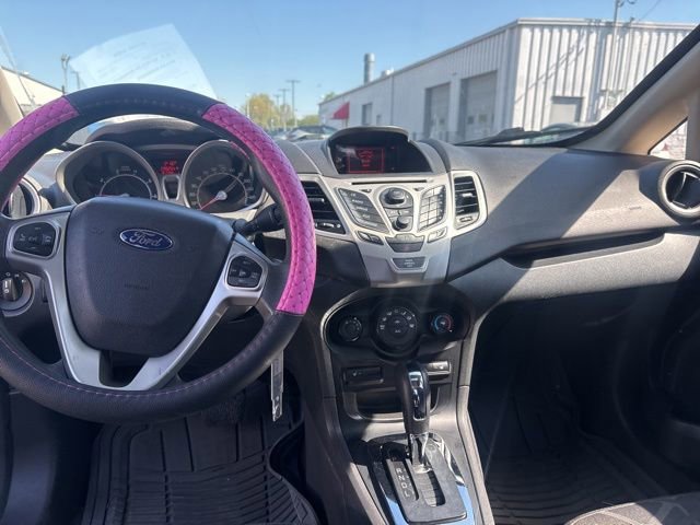 Used 2013 Ford Fiesta SE FWD image 9