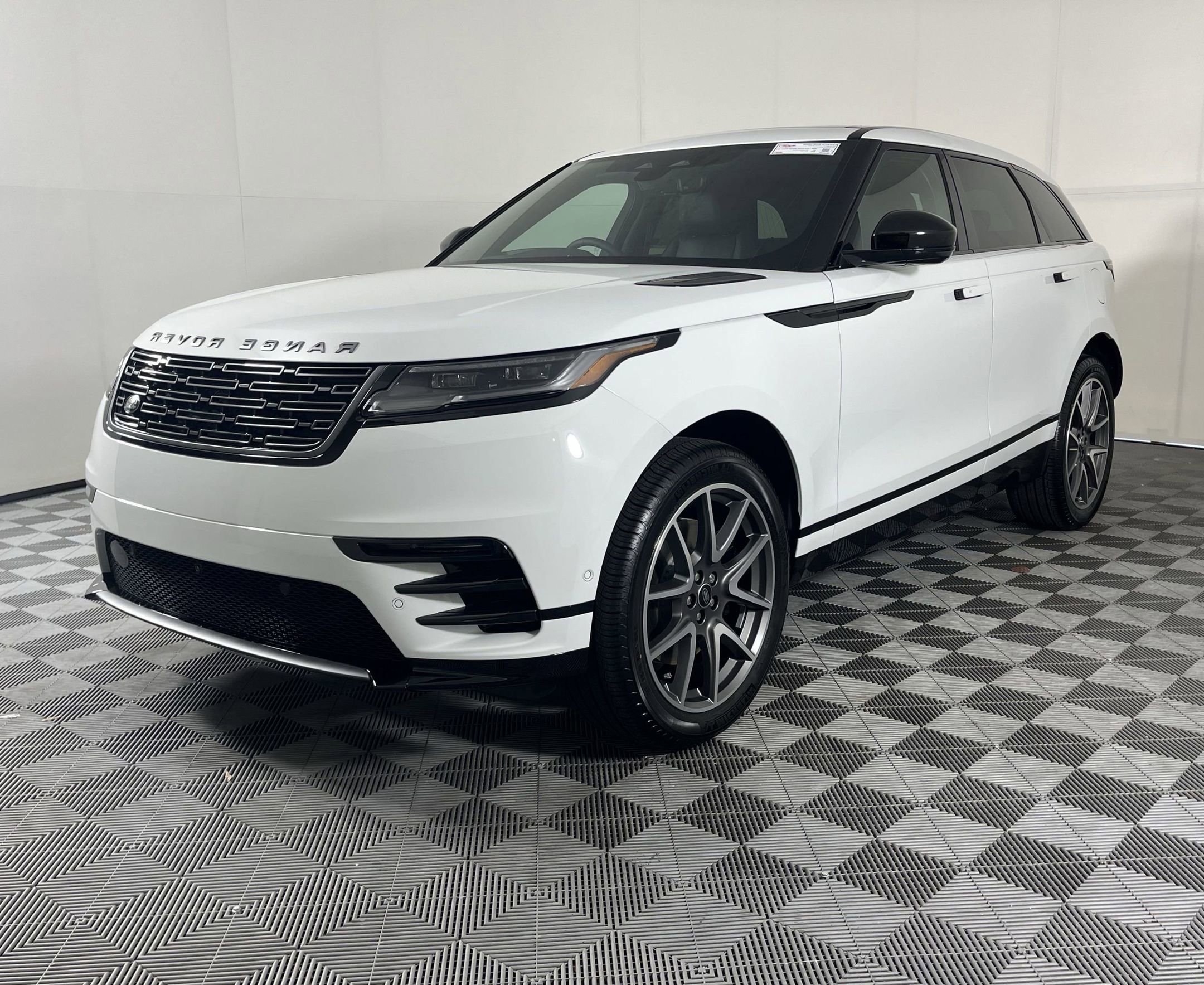 New 2026 Land Rover Range Rover Velar Dynamic SE