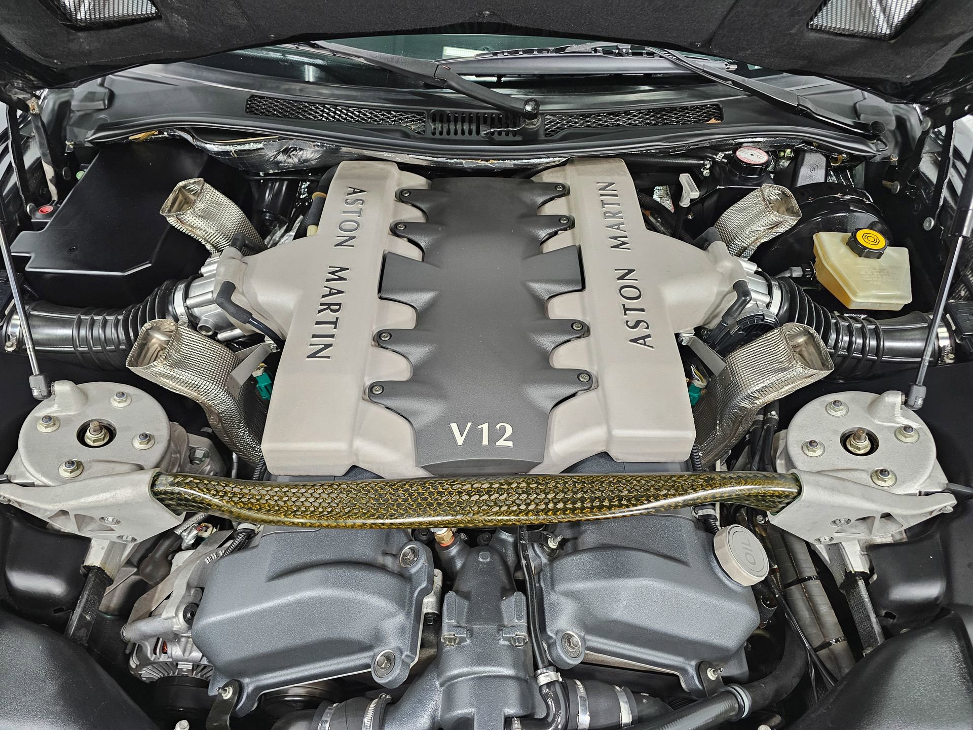 Used 2004 Aston Martin Vanquish RWD image 3