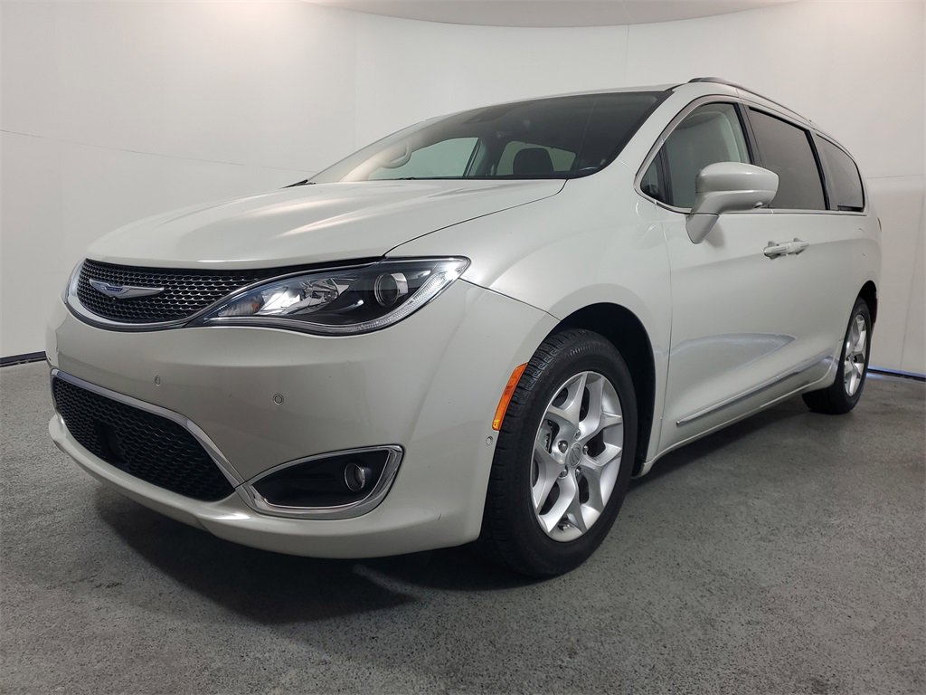 Used 2020 Chrysler Pacifica Touring-L Plus w/ Tire & Wheel Group image 3